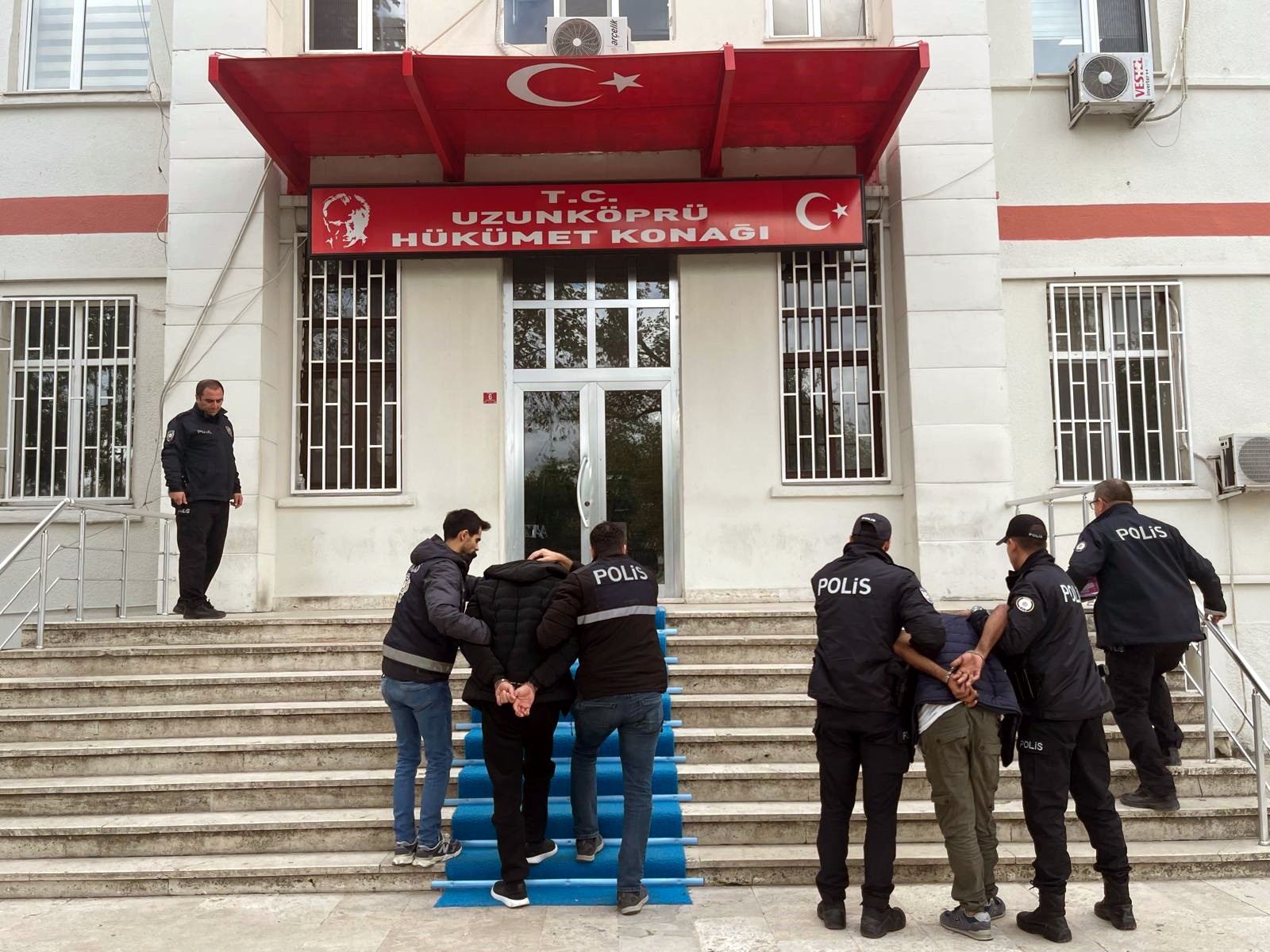 Yakalanan şüphelilere iki ayrı suçtan işlem