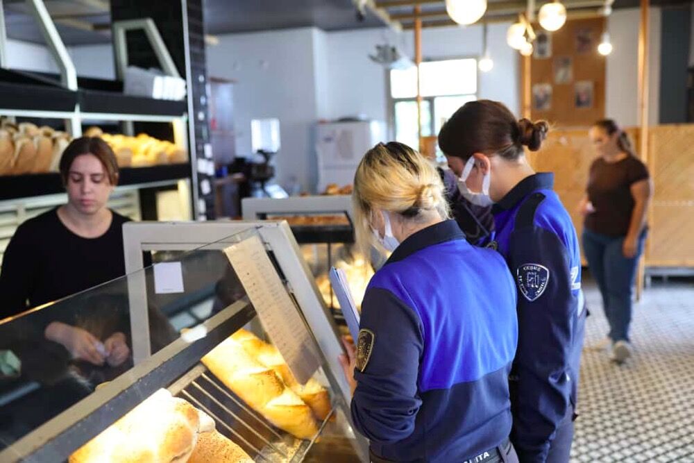 Çeşme Belediyesi Zabıta Ekiplerinden Fırınlara Hijyen Denetimiphoto 2025 10 21 14 58 16