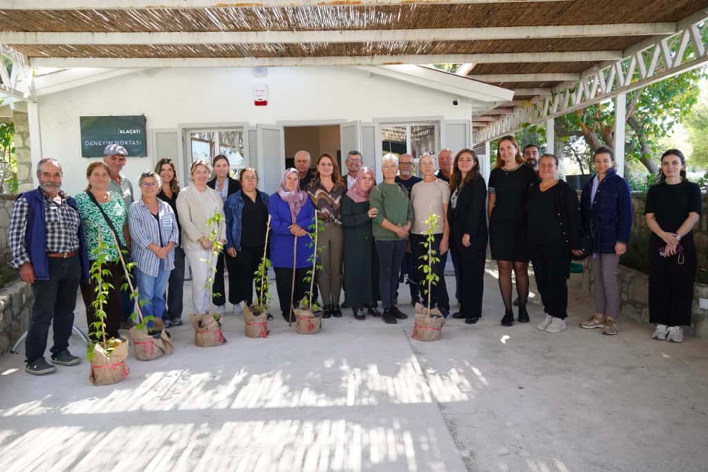 Çeşme Belediyesi’nden Dünya Kadın Çiftçiler Günü’nde Anlamlı Buluşmaphoto 2025 10 17 11 16 16 4