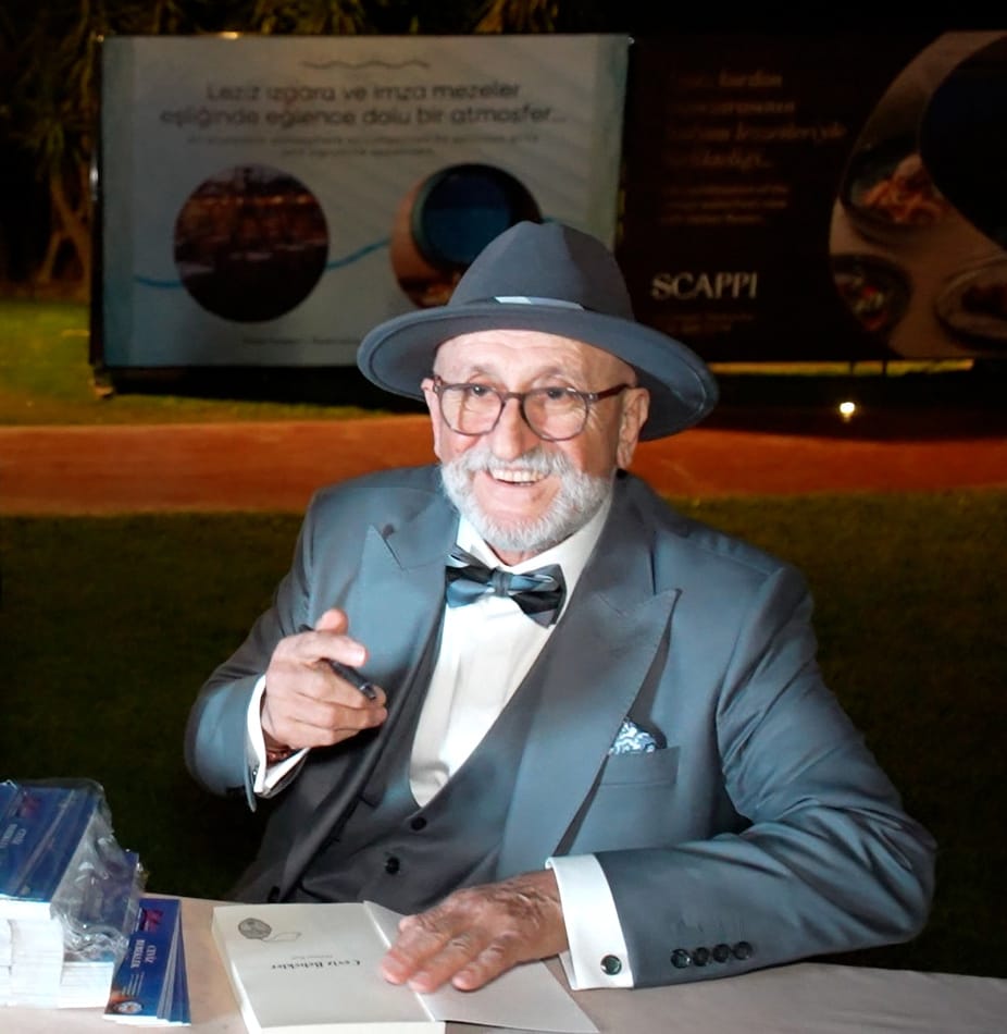 Kliple birlikte teşekkür plaketleri takdim edildi