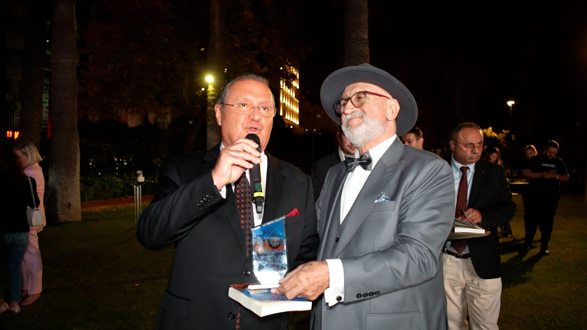 "Özgürlüğe Kaçış" başlıklı öyküden romana uzanan yolculuk