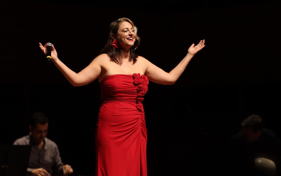 Dilek Türkan ve usta isimlerden oluşan orkestra sahnedeydi