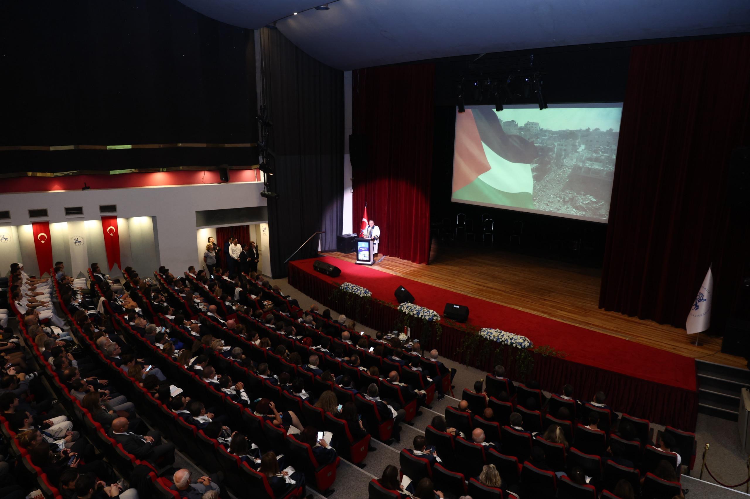 Deü'de Akademi̇k Yil Gazze Mesajiyla Açildi Sessi̇z Kalmak Tarafsizlik Deği̇l, Vebaldi̇r (4)