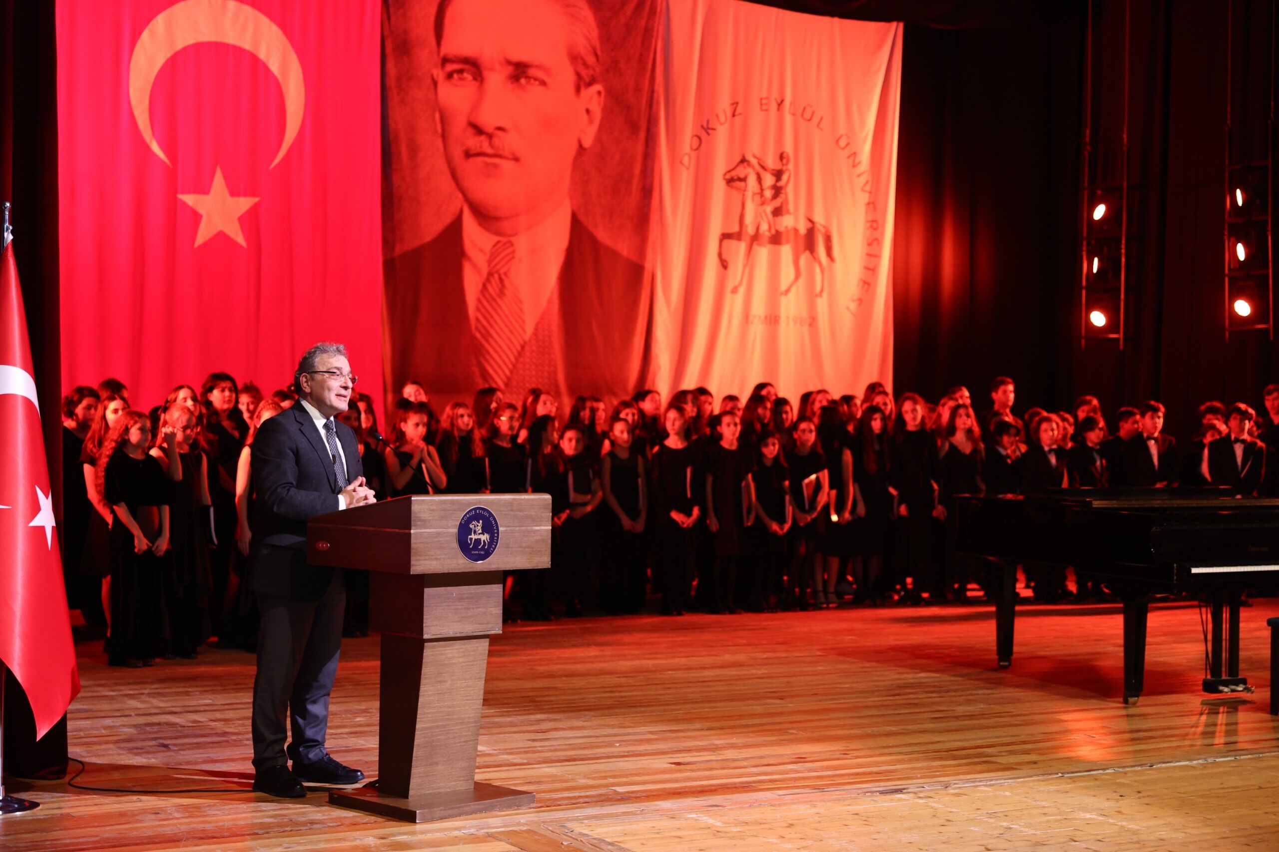 Deü'den Cumhuri̇yeti̇n 102. Yilina Yakişan Sanat Şöleni̇ (1)