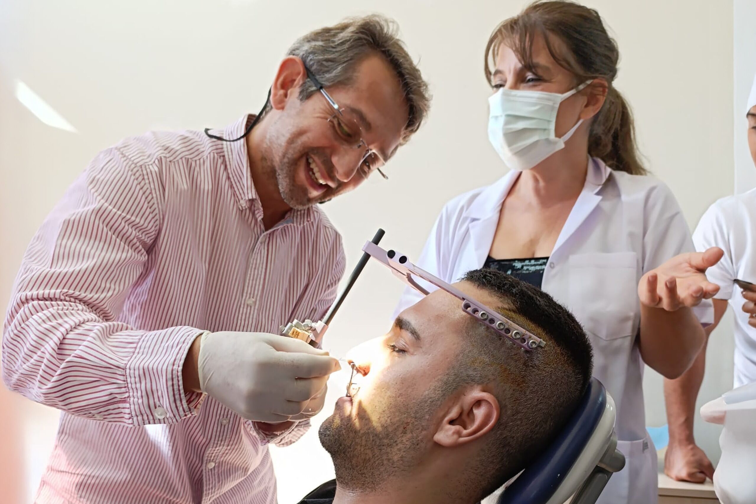 Deü'den Yarik Dudak Ve Damak Hastalarina İleri̇ Teknoloji̇yle Ücretsi̇z Hi̇zmet