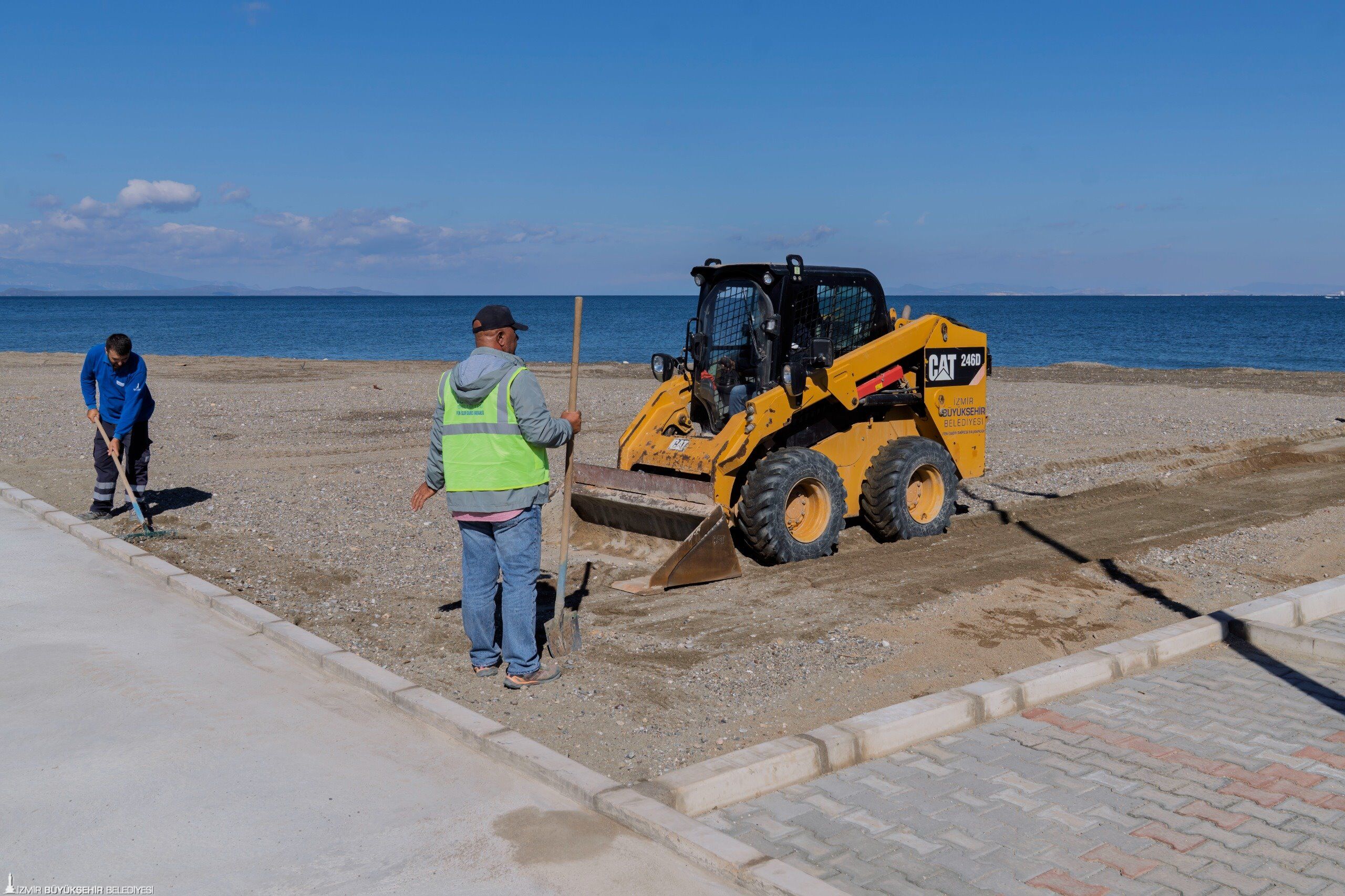 Eski yapı yıkıldı, modern plaj tasarlandı