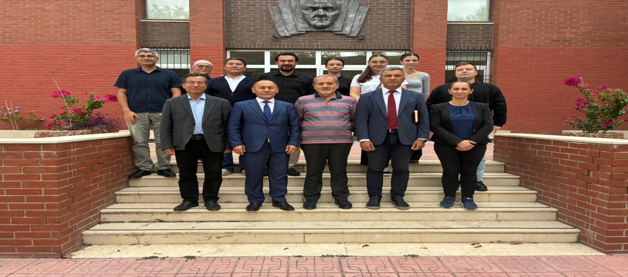 ++Ege Üniversitesi’nde Türk Dünyasının Dil Birliği Konuşuldu (1)