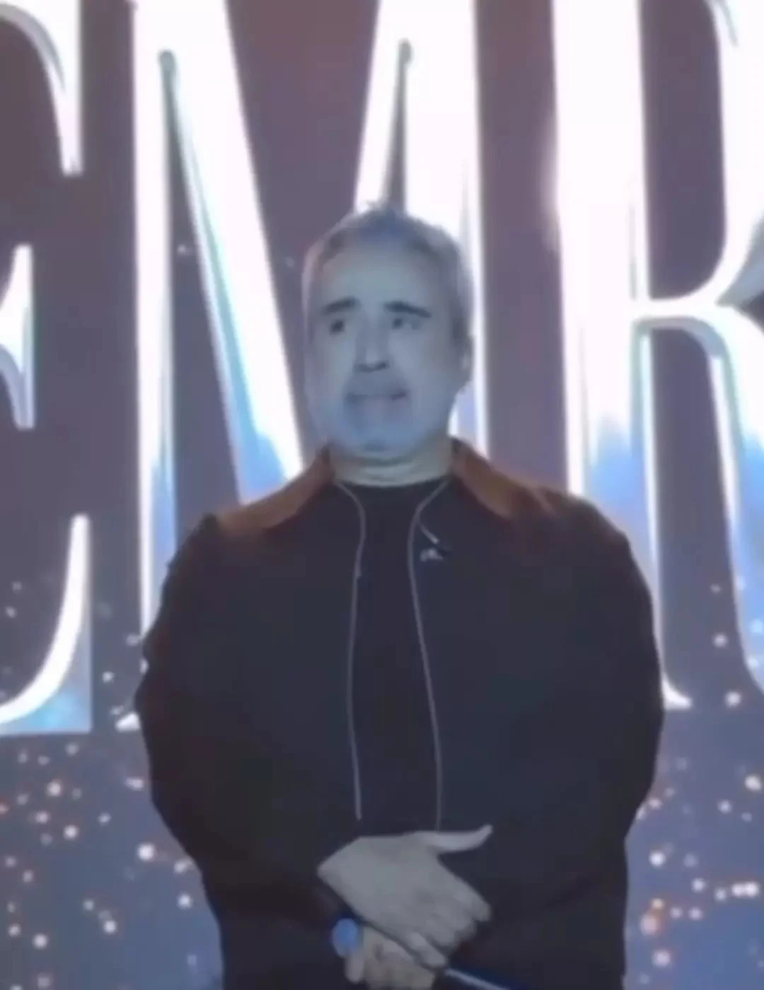 Sahne duygusal anlara sahne oldu