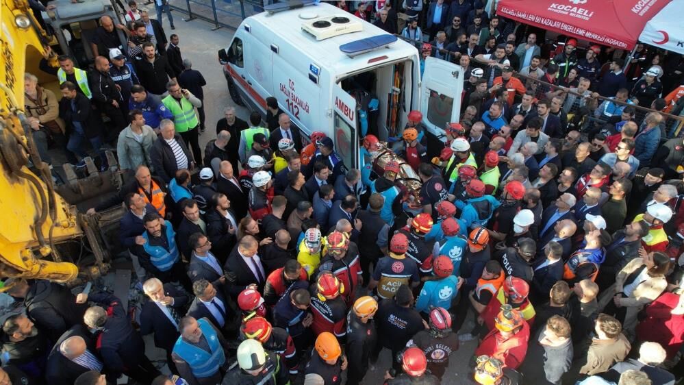 Enkazdan Kurtarılan Dilara Bilir 2