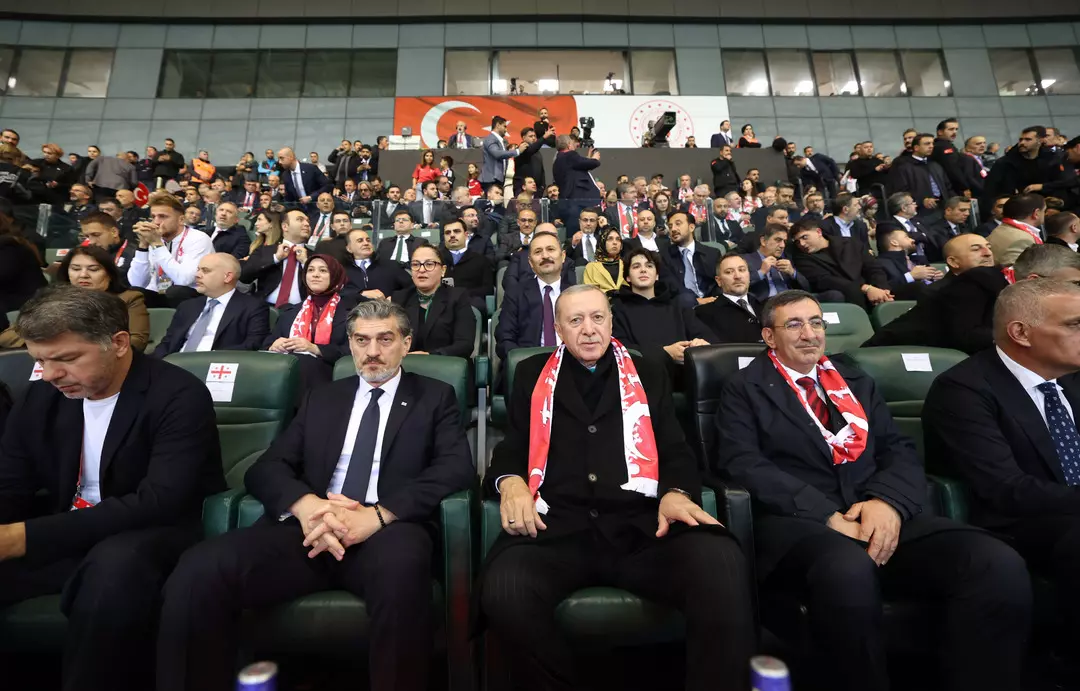 Erdoğan maçı tribünden izledi