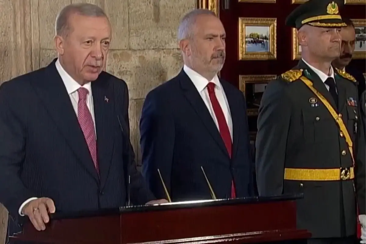 Erdoğan’dan Atatürk’ün mozolesine çelenk