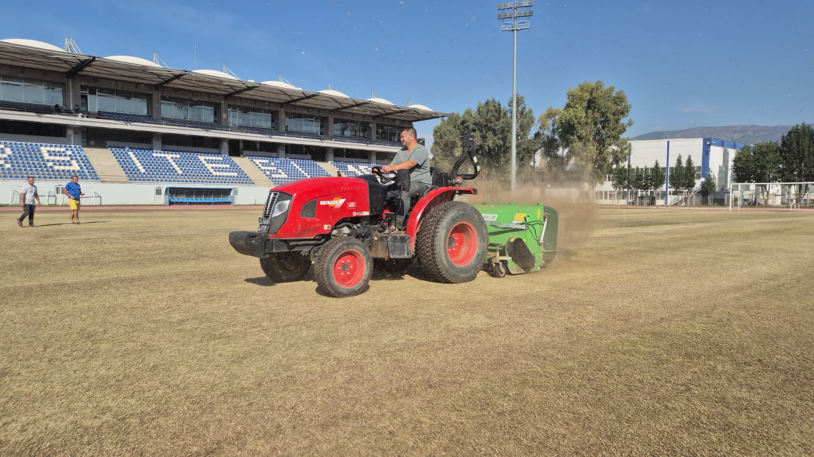 Eü Bayındır Meslek Yüksekokulu Öğrencileri 20 Mayıs Stadını Yeni Sezona Hazırladı (3)