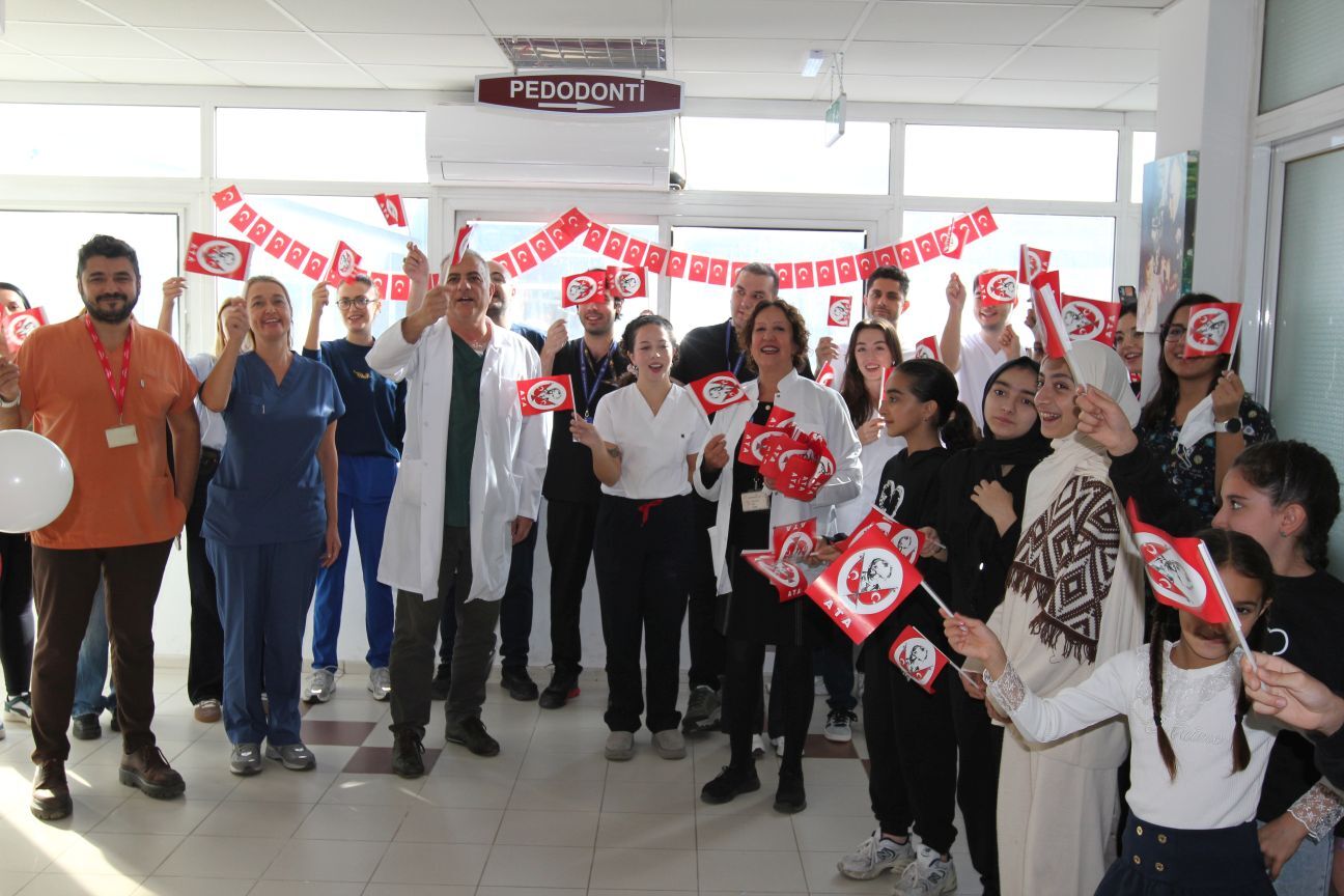 +++Eü Diş Hekimliği Fakültesi, Çocuklarla Cumhuriyet Coşkusunu Paylaştı (2)