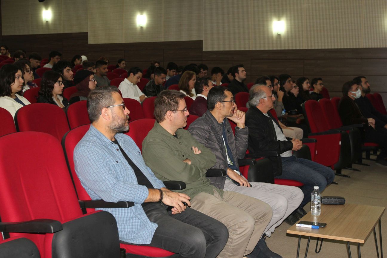 ++Eü’de “Atatürk’ün Barış Politikası” Konuşuldu (1)