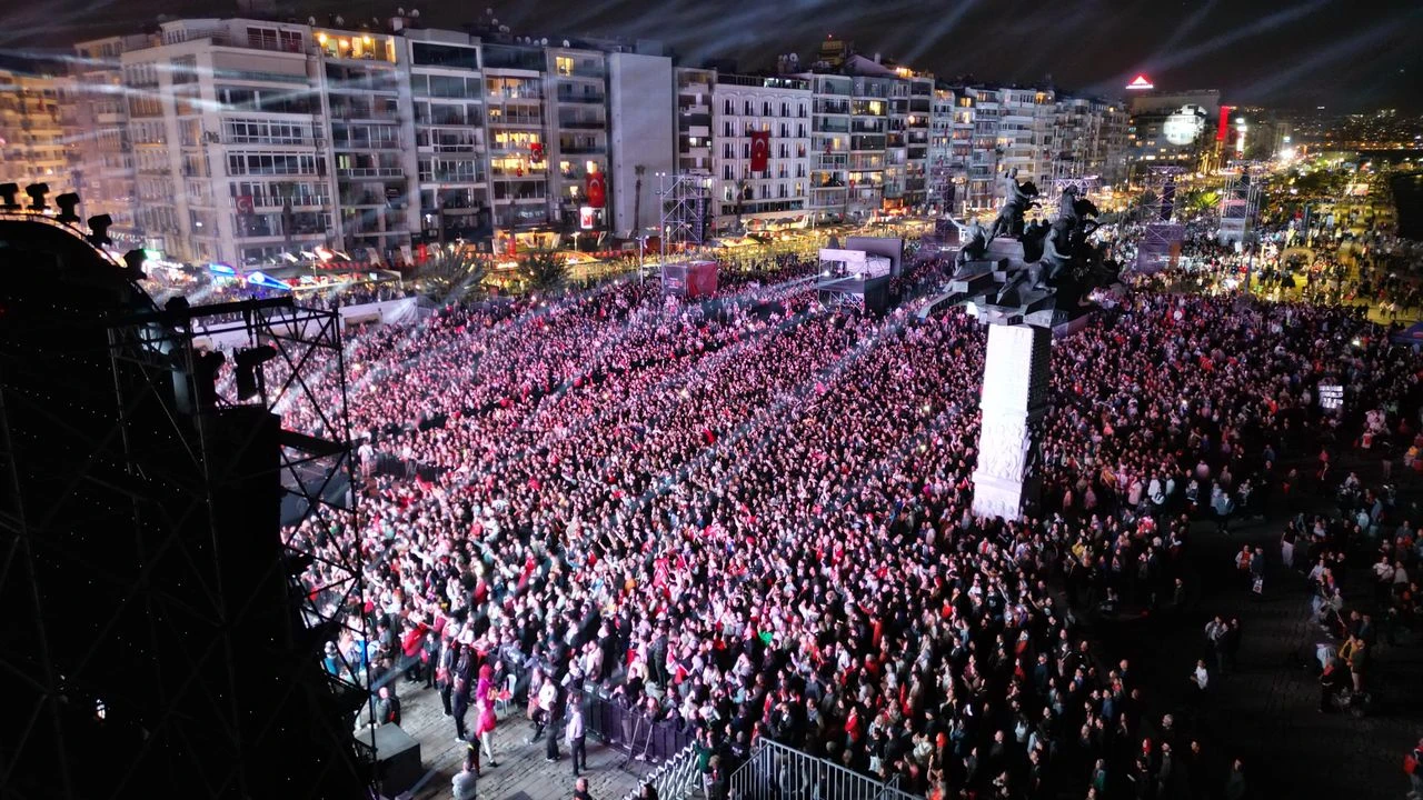 Cumhuriyet coşkusu İzmir’de sanatla buluşuyor