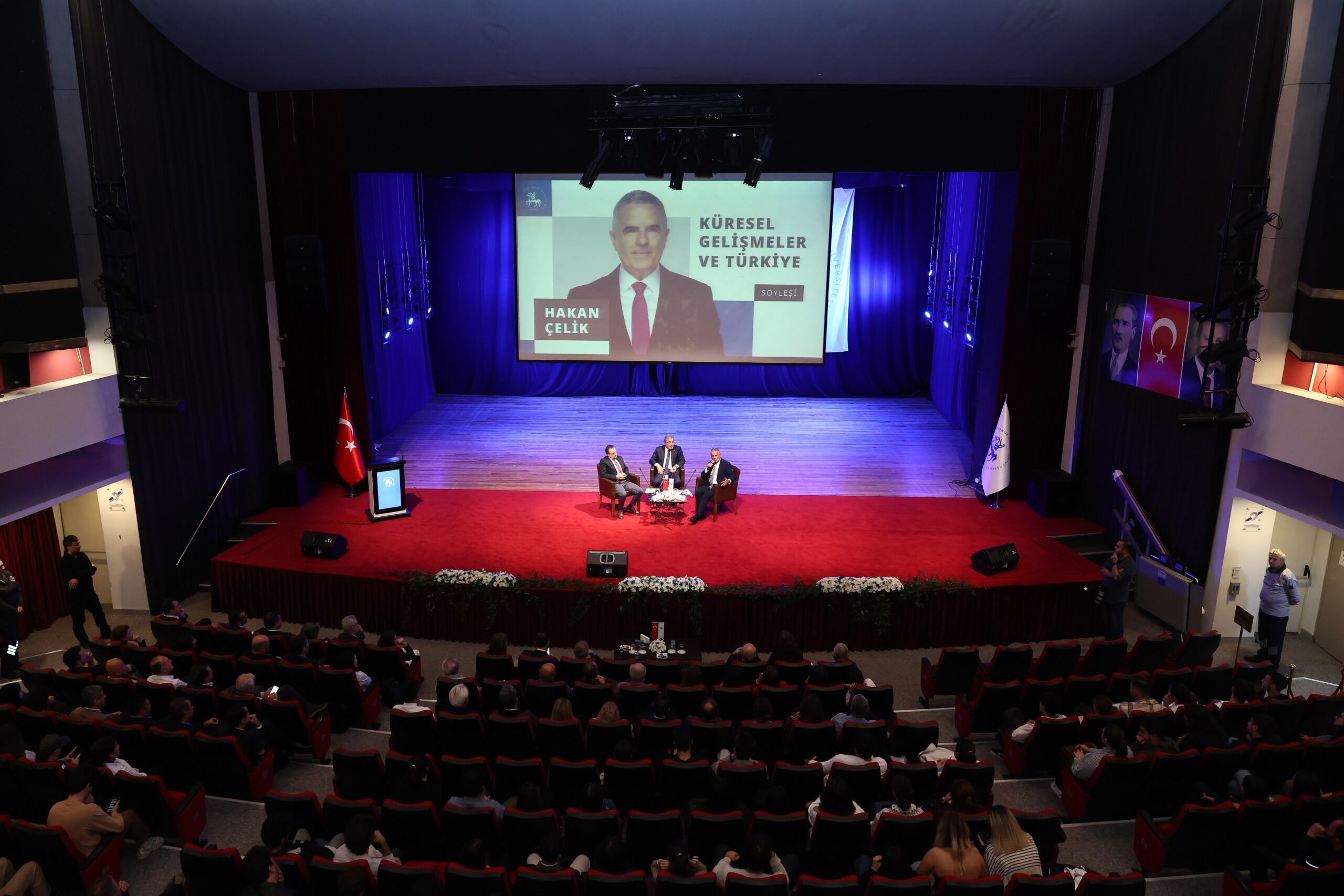 Gazeteci̇ Hakan Çeli̇k, Küresel Geli̇şmeleri̇ Ve Türki̇ye'ni̇n Konumunu Deü'de Değerlendi̇rdi̇. (3)