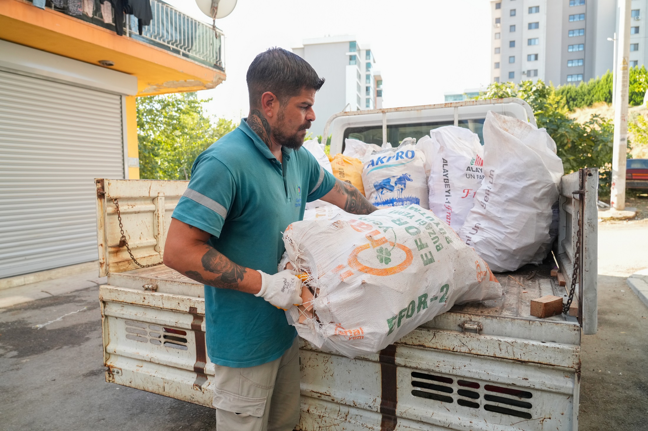 Gaziemir Belediyesi’nden Yurttaşlara Yakacak Odun Desteği (3)
