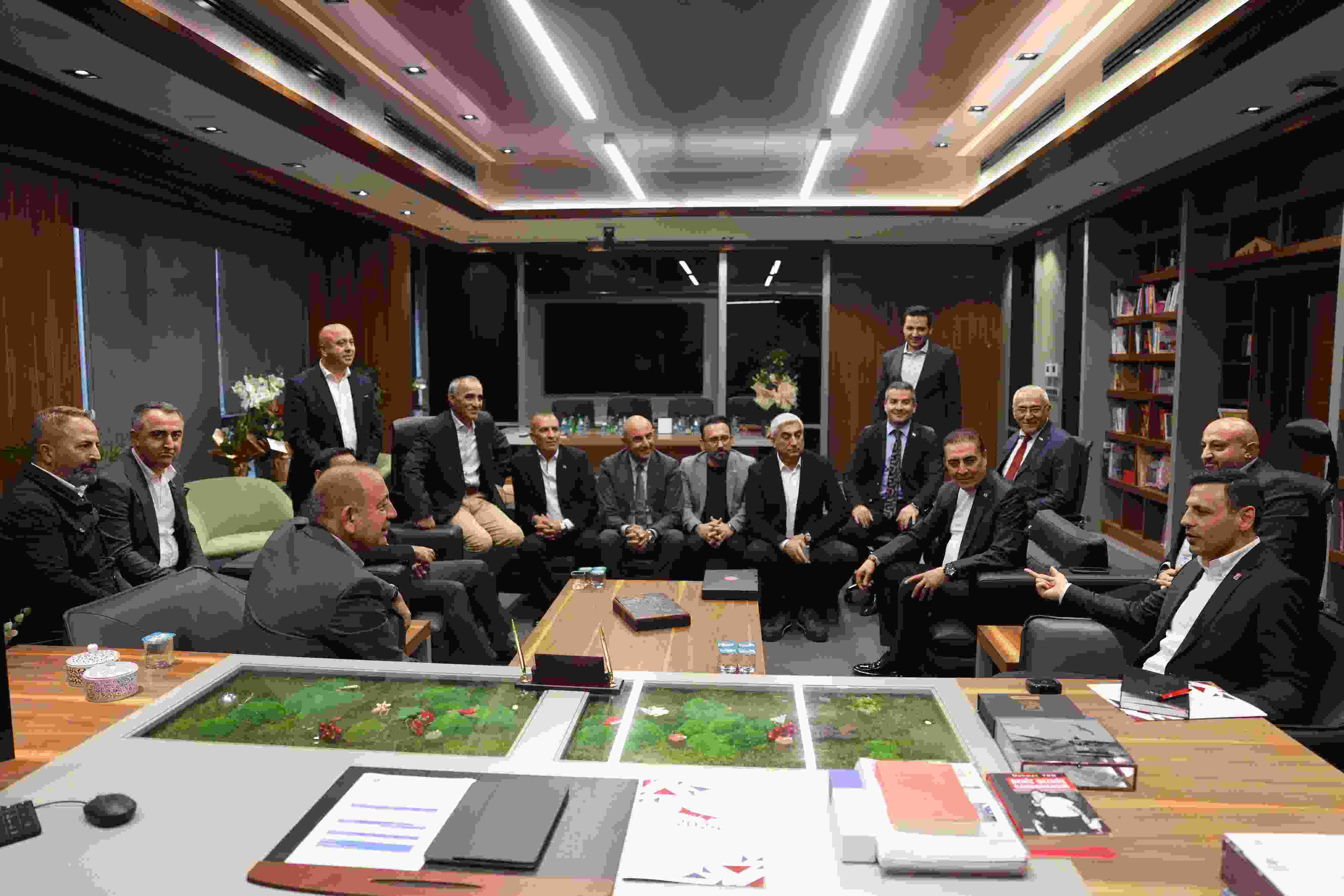 Gürsel Tekin'den Özgür Çelik'e tebrik ziyareti