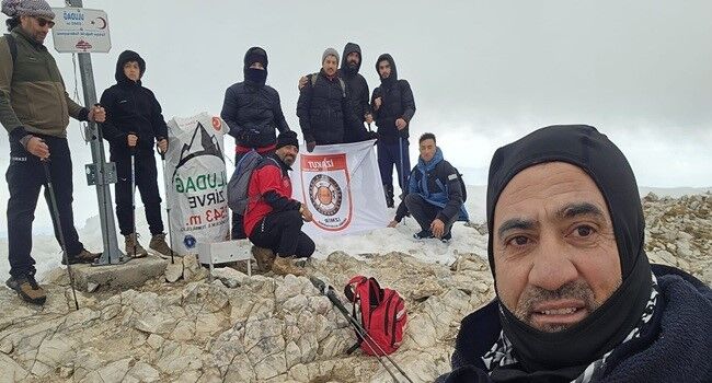 Uludağ zirvesinde anlamlı pankart