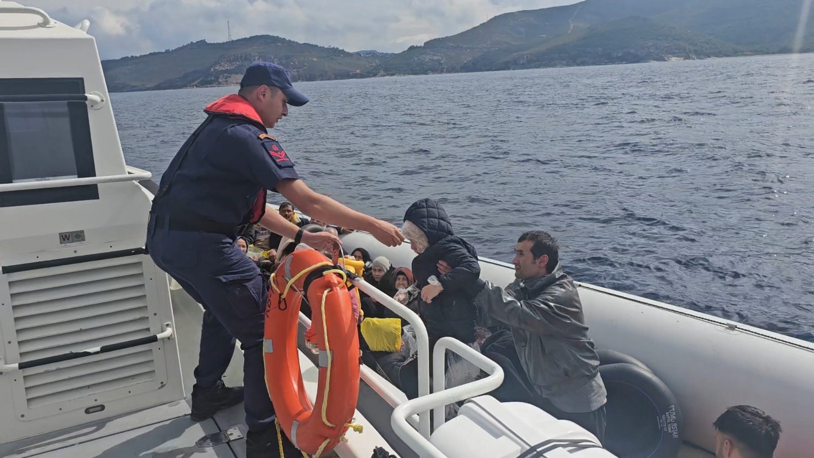 Dikili ve Foça'da yasa dışı girişime müdahale