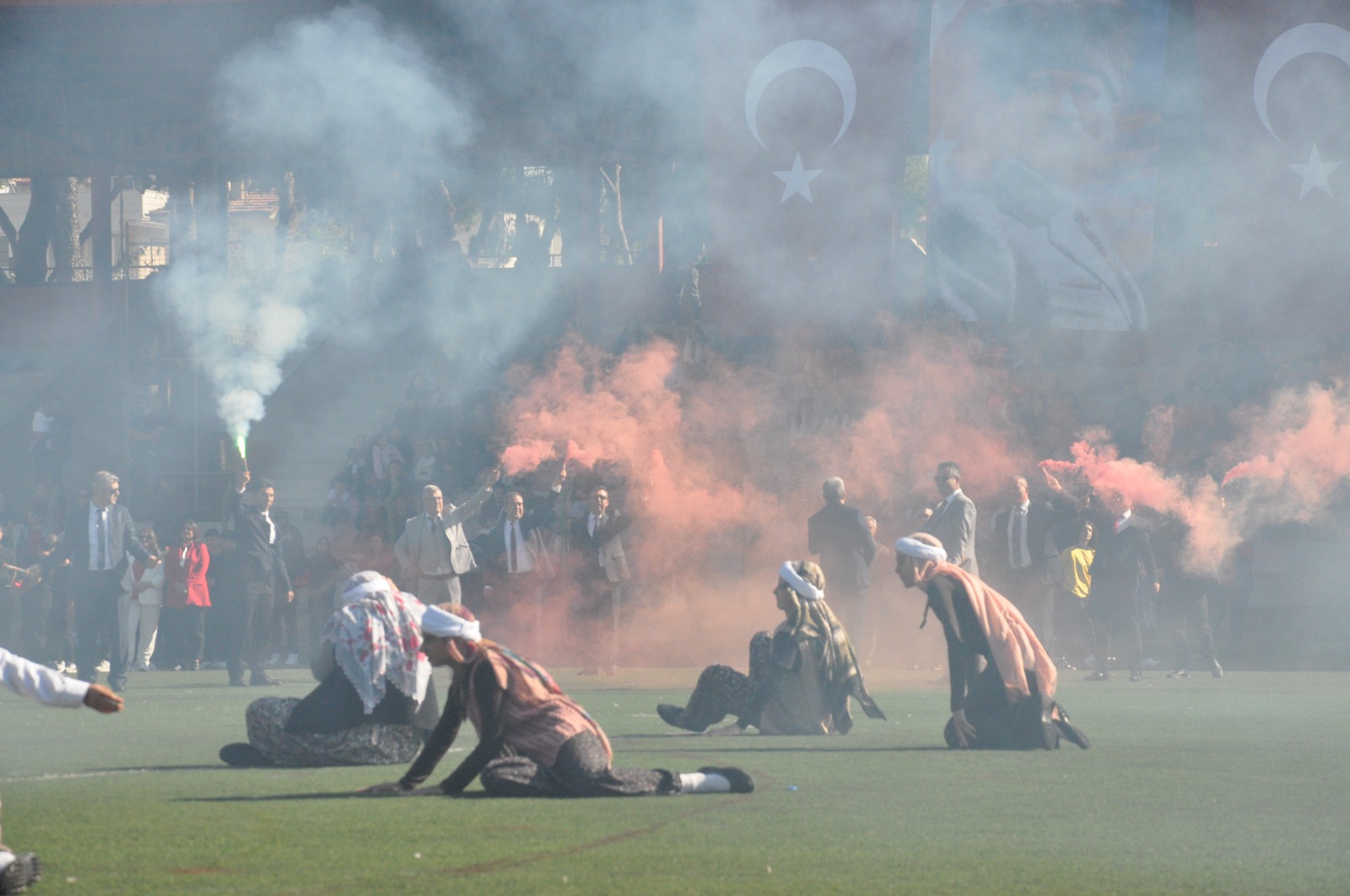 Ödemiş'te halk oyunları ve protokol selamlaması
