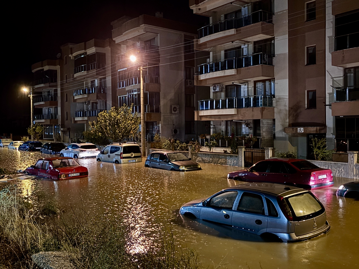 Ulaşım krizi: Yollarda mahsur kalan araçlar