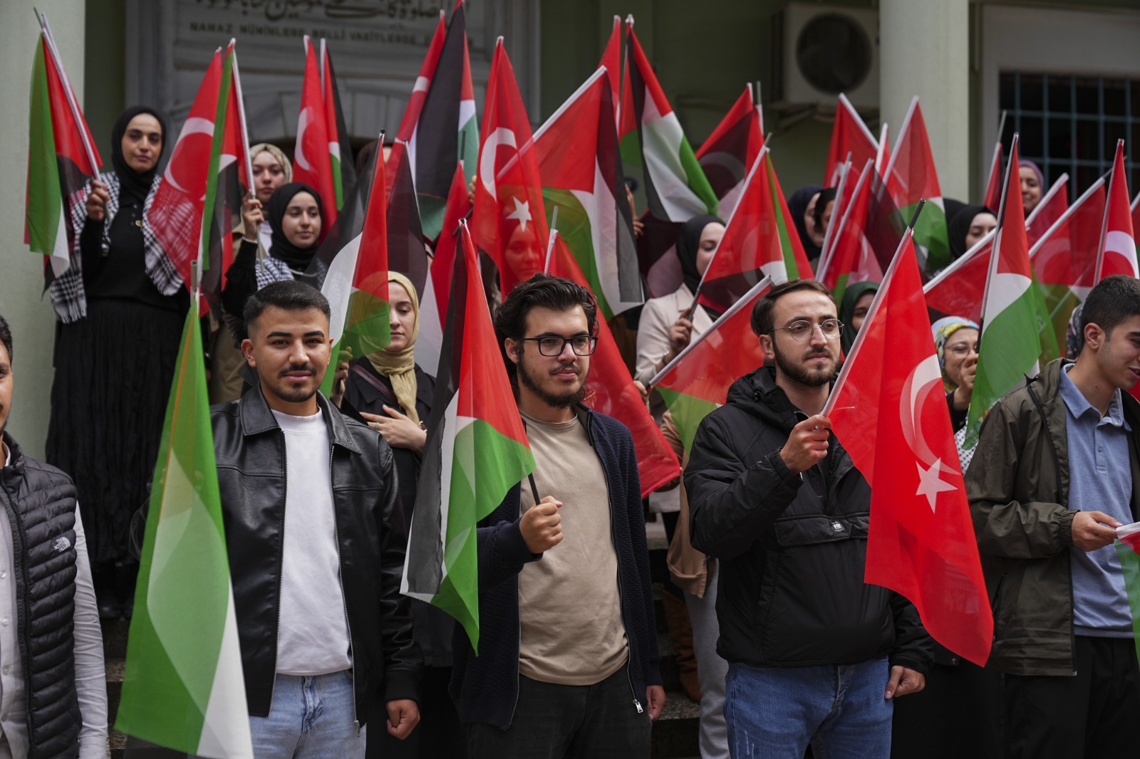 "Terörist çete tarafından soykırıma uğruyorlar"