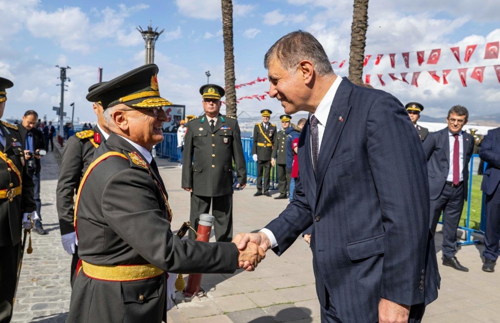 İzmir erkanından katılım