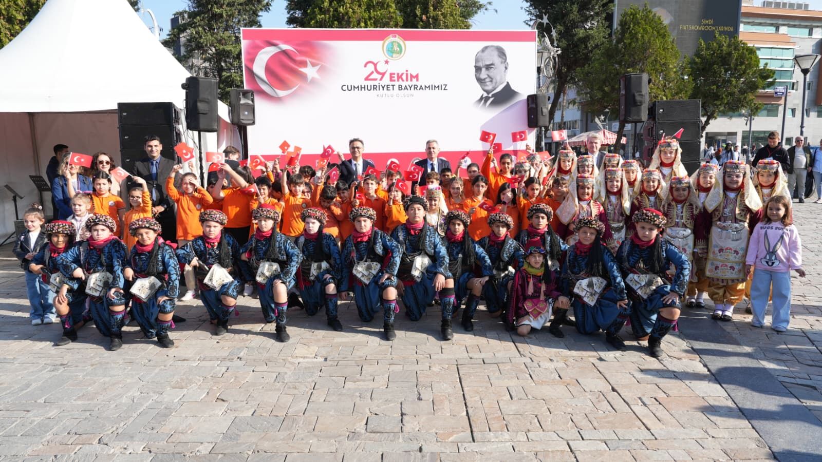 Siyasi ve eğitim camiasından yoğun katılım