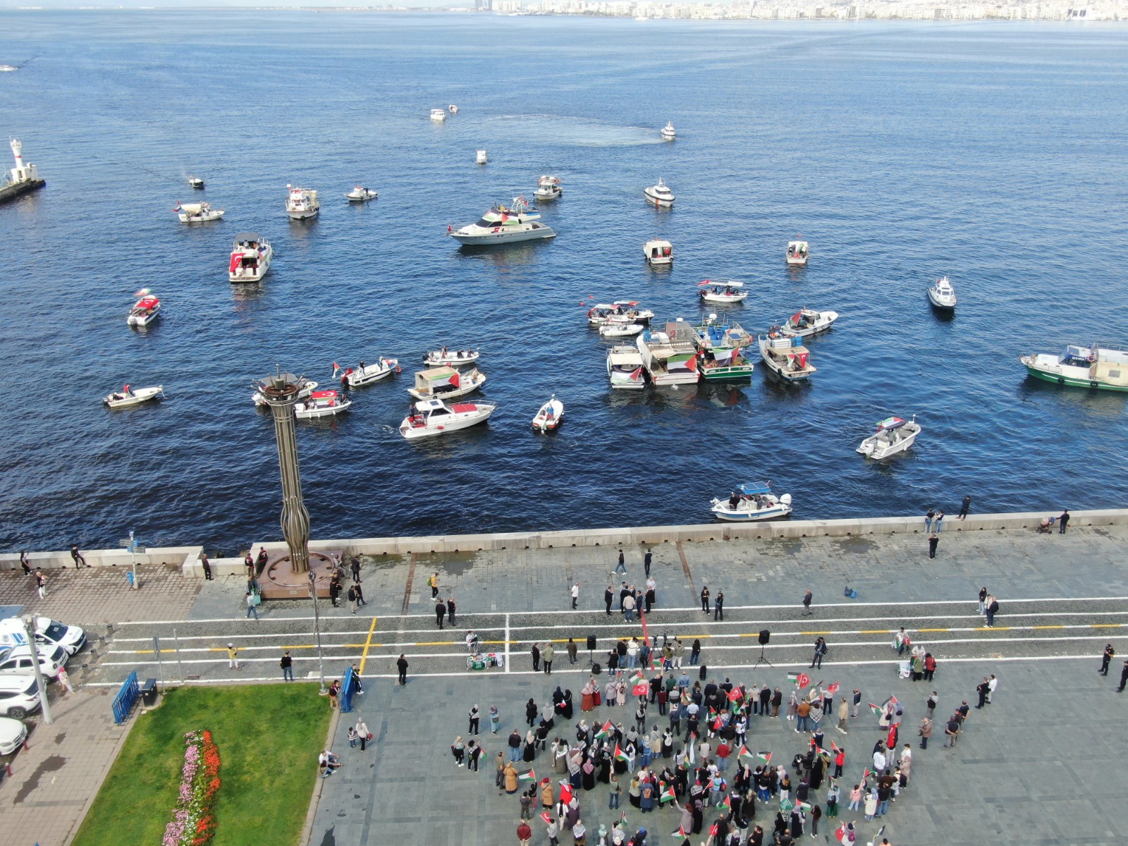 "İsrail zulmün tarafında: Bizleri yıldıramaz"