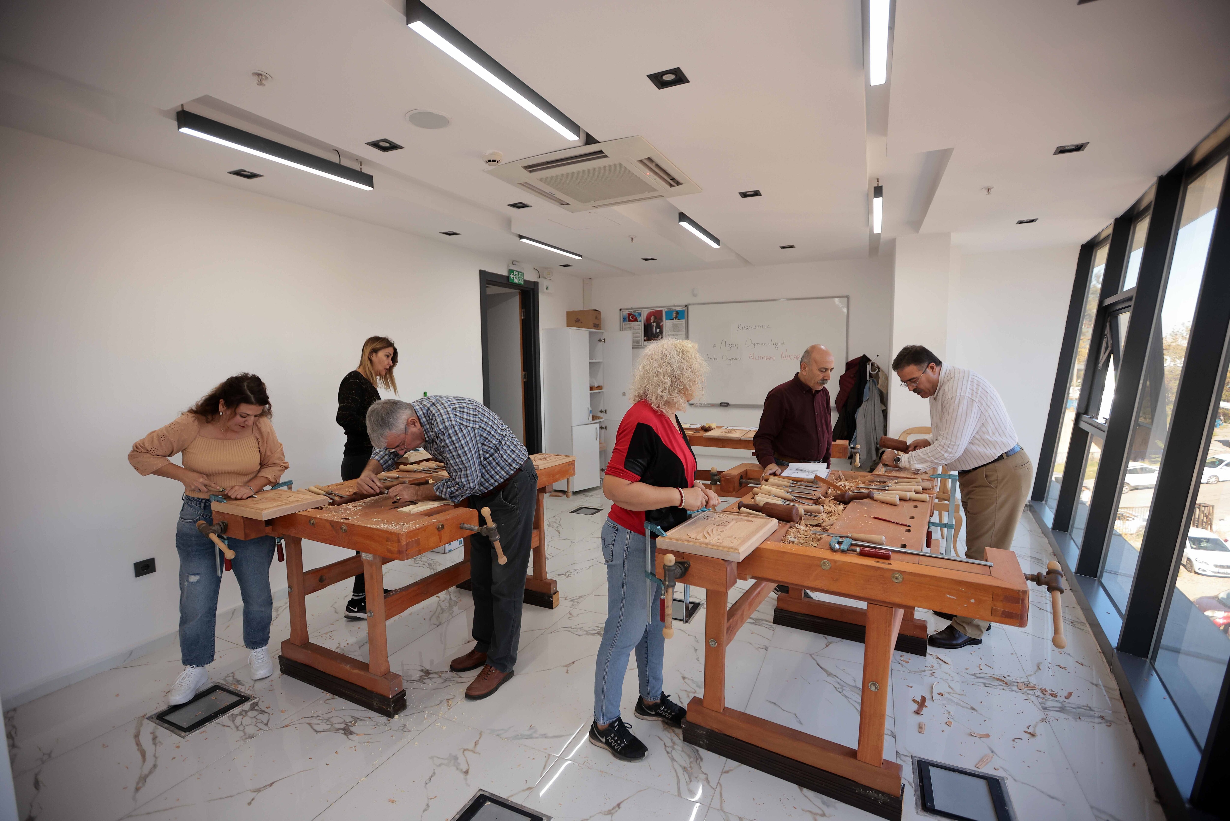 Karabağlar Belediyesi Ahşap Oyma 3