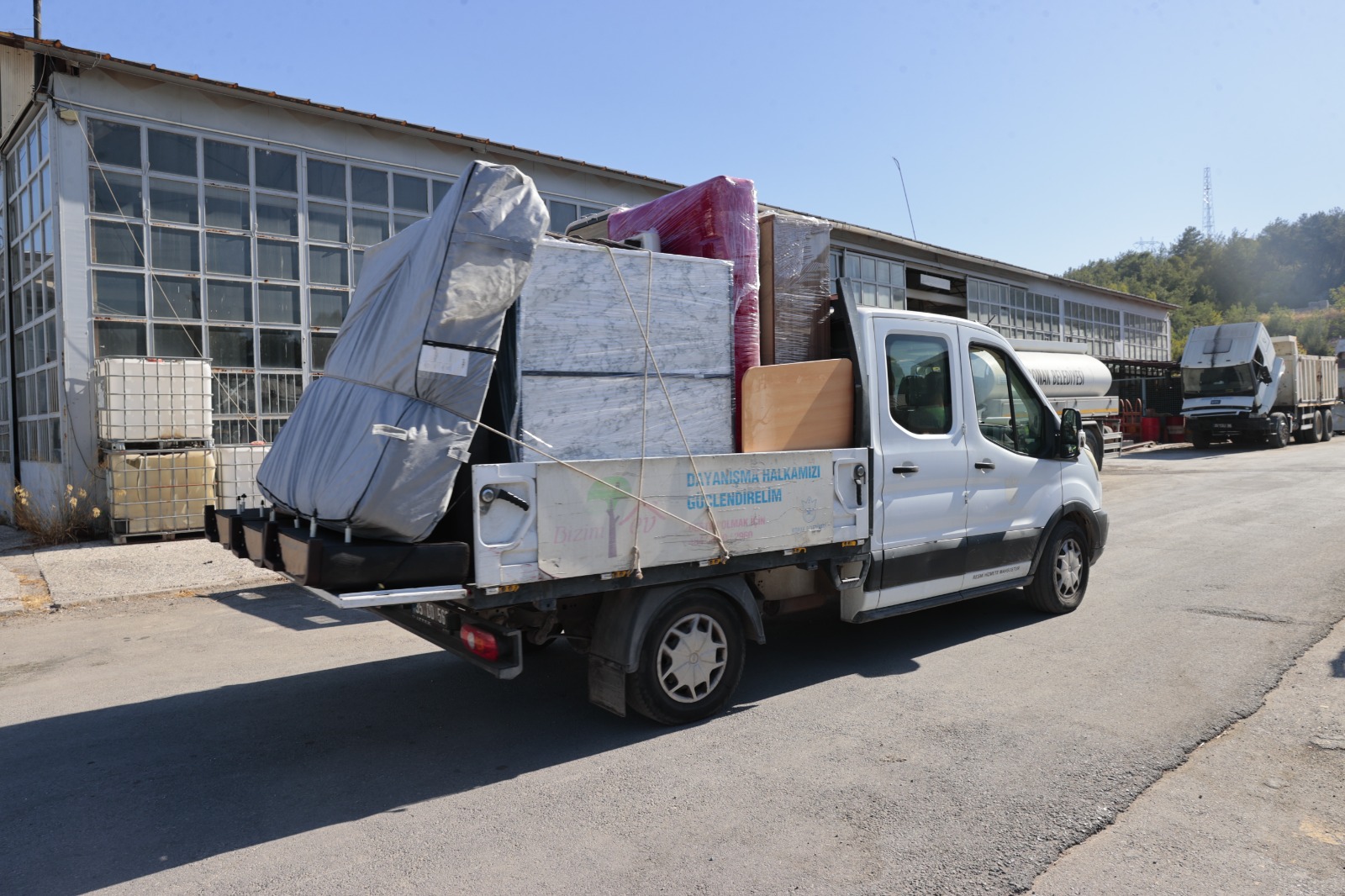 Konak’ta ‘Evden Eve Dayanışma’ Devam Ediyor (2)