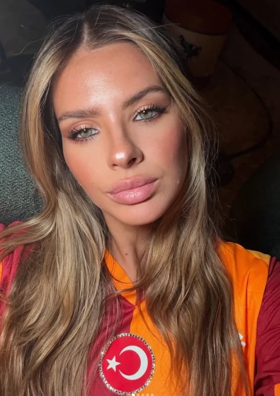 Mauro Icardi China Suarez’e Forma Hediyesi