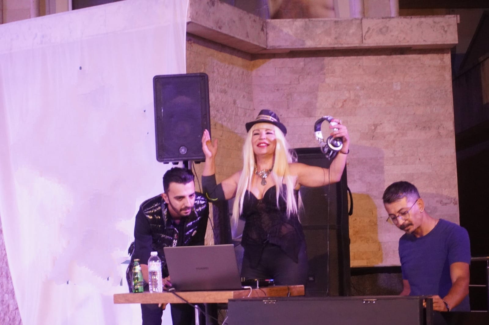 Sanatçılar tek yürek oldu: Tüm gelir Haçiko Derneği'ne