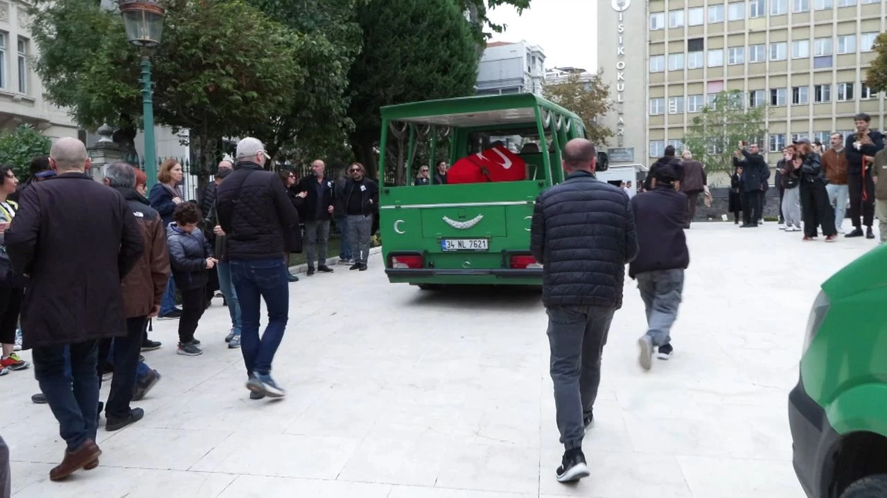 Oyuncu Arif Erkin Güzelbeyoğlu Son Yolculuğuna Uğurla