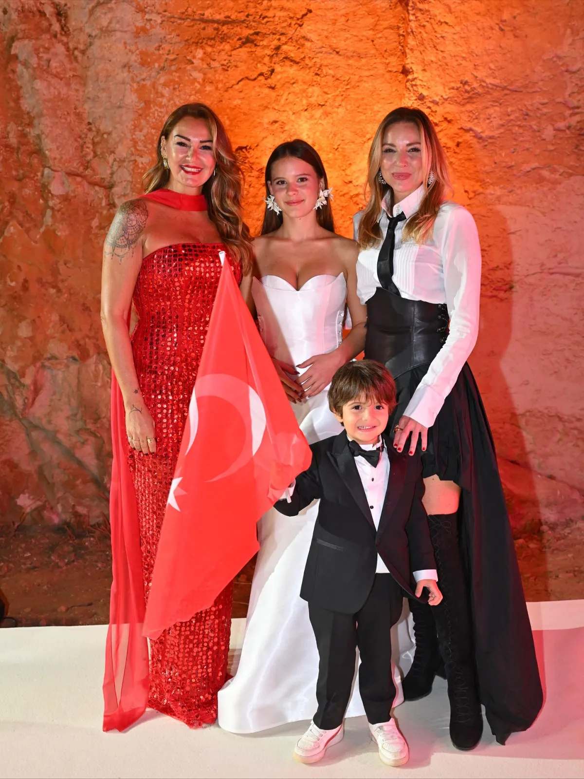 Pınar Altuğ'un Kızı Su Makenlik Yaptı!