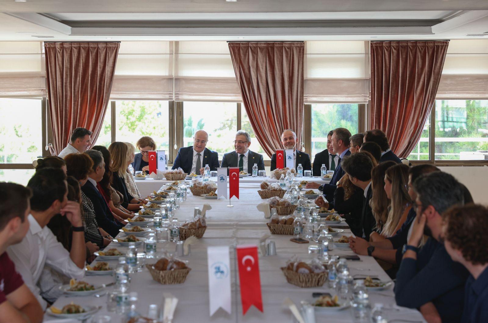 Rektör Yilmaz'dan Teknofest'ten Başariyla Dönen Deü'lülere Teşekkür (1)