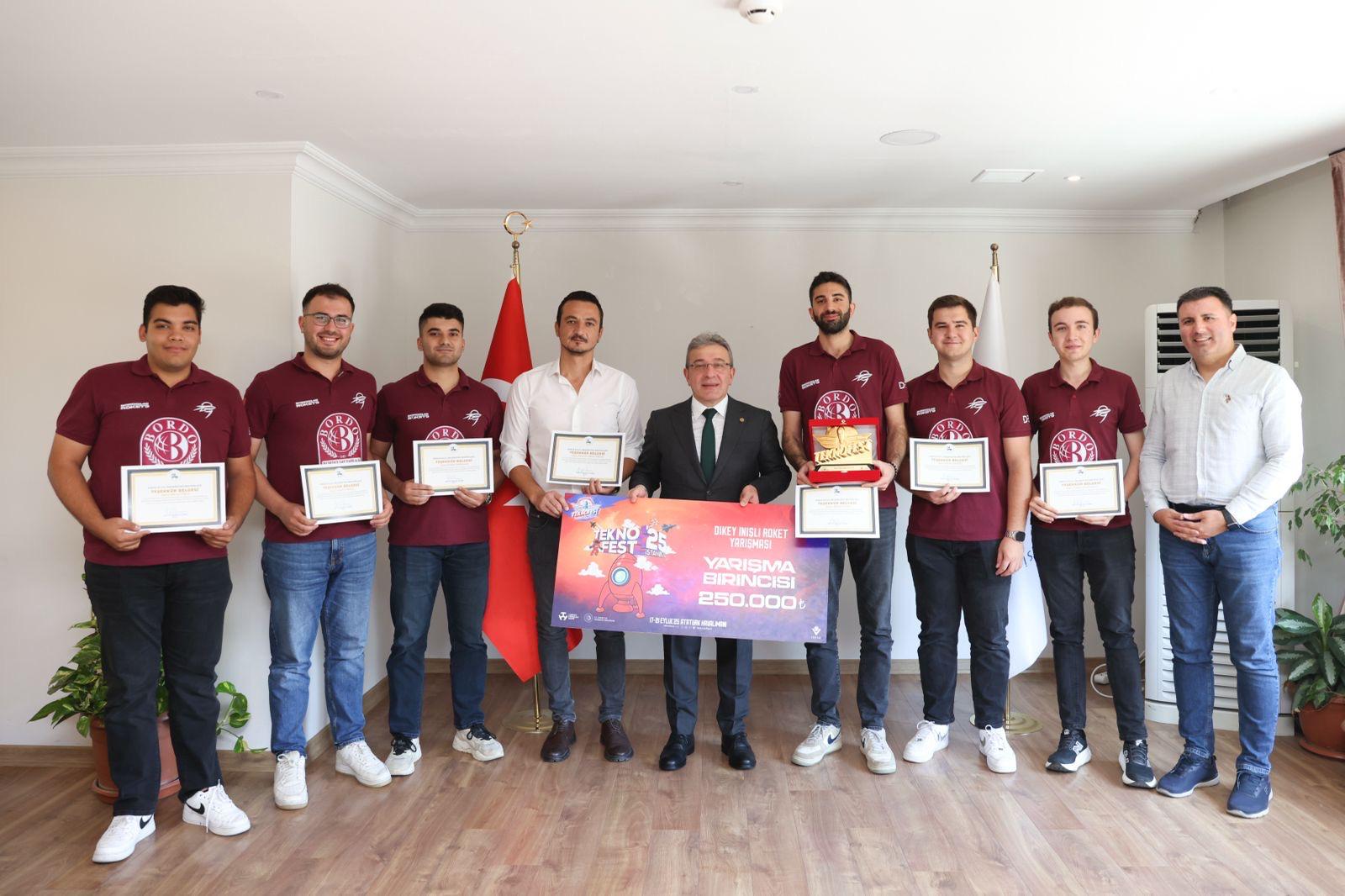 Rektör Yilmaz'dan Teknofest'ten Başariyla Dönen Deü'lülere Teşekkür (3)