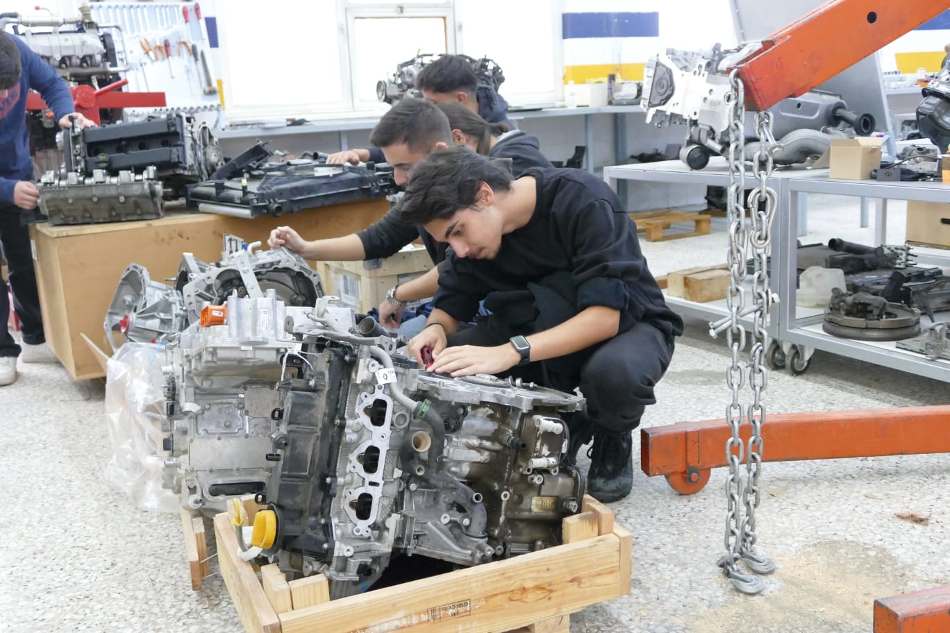 ++Renault Türkiye’den Ege Meslek Yüksekokulu’na Önemli Bağış (2)