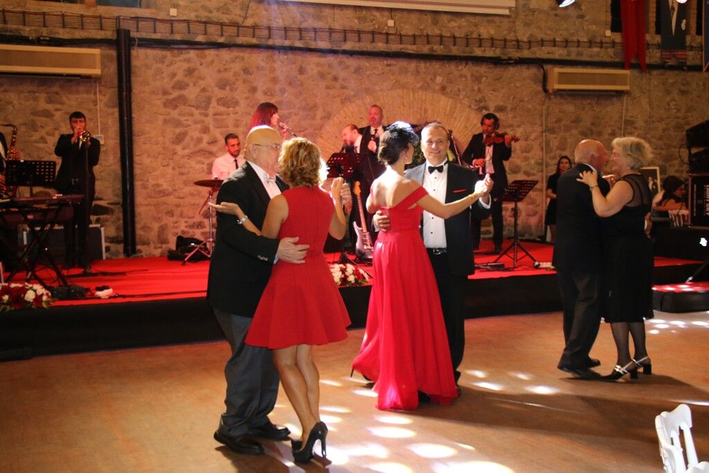 Rotary’den Cumhuriyet’in 102. Yılına Yakışan Gece Cumhuriyet Balosu’nda Coşku Zirvedeydi Foto (3)