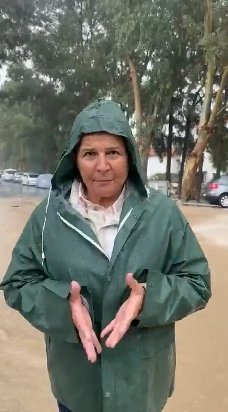 Şiddetli yağış ilçeyi felç etti