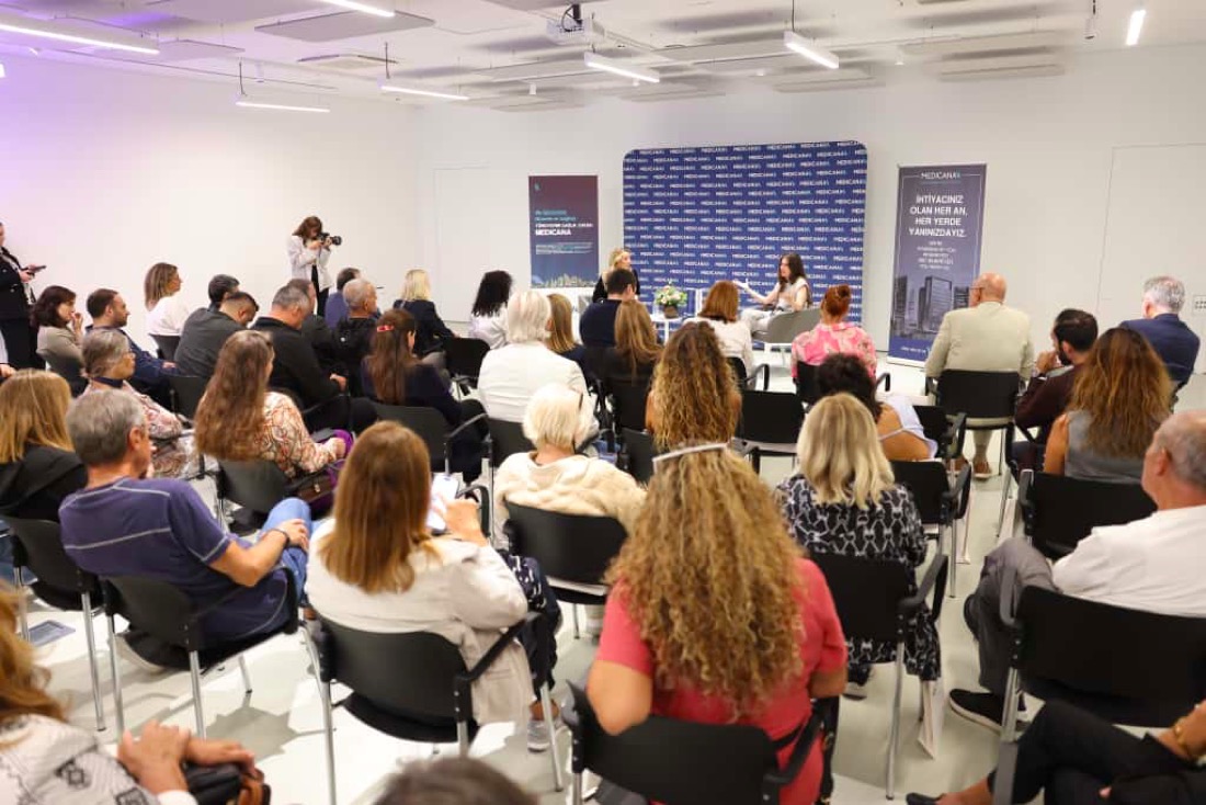 “Sezonun Hikâyesi Çeşme’de Yaz” Söyleşisi Arkas Sanat Alaçatı’da Yapıldıphoto 2025 10 06 12 01 06