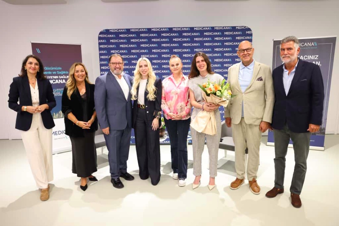 “Sezonun Hikâyesi Çeşme’de Yaz” Söyleşisi Arkas Sanat Alaçatı’da Yapıldıphoto 2025 10 06 12 01 13