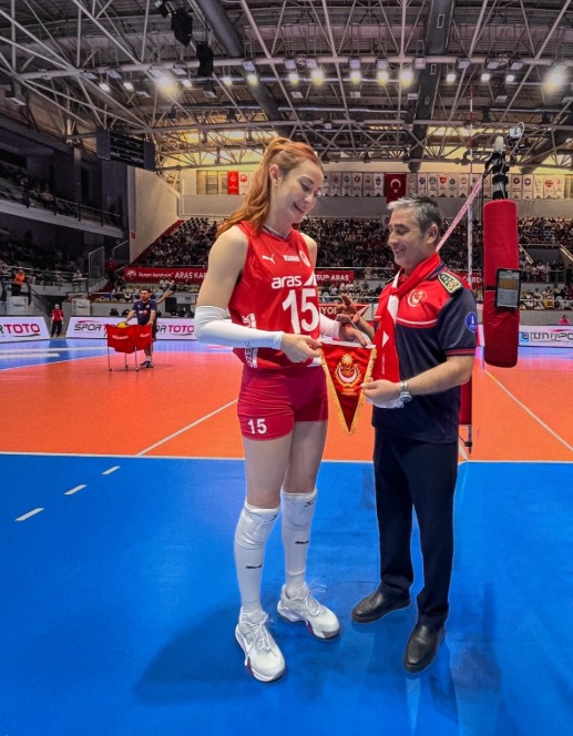 Sultanlar Ligi Maçı öncesi unutulmaz seremoni