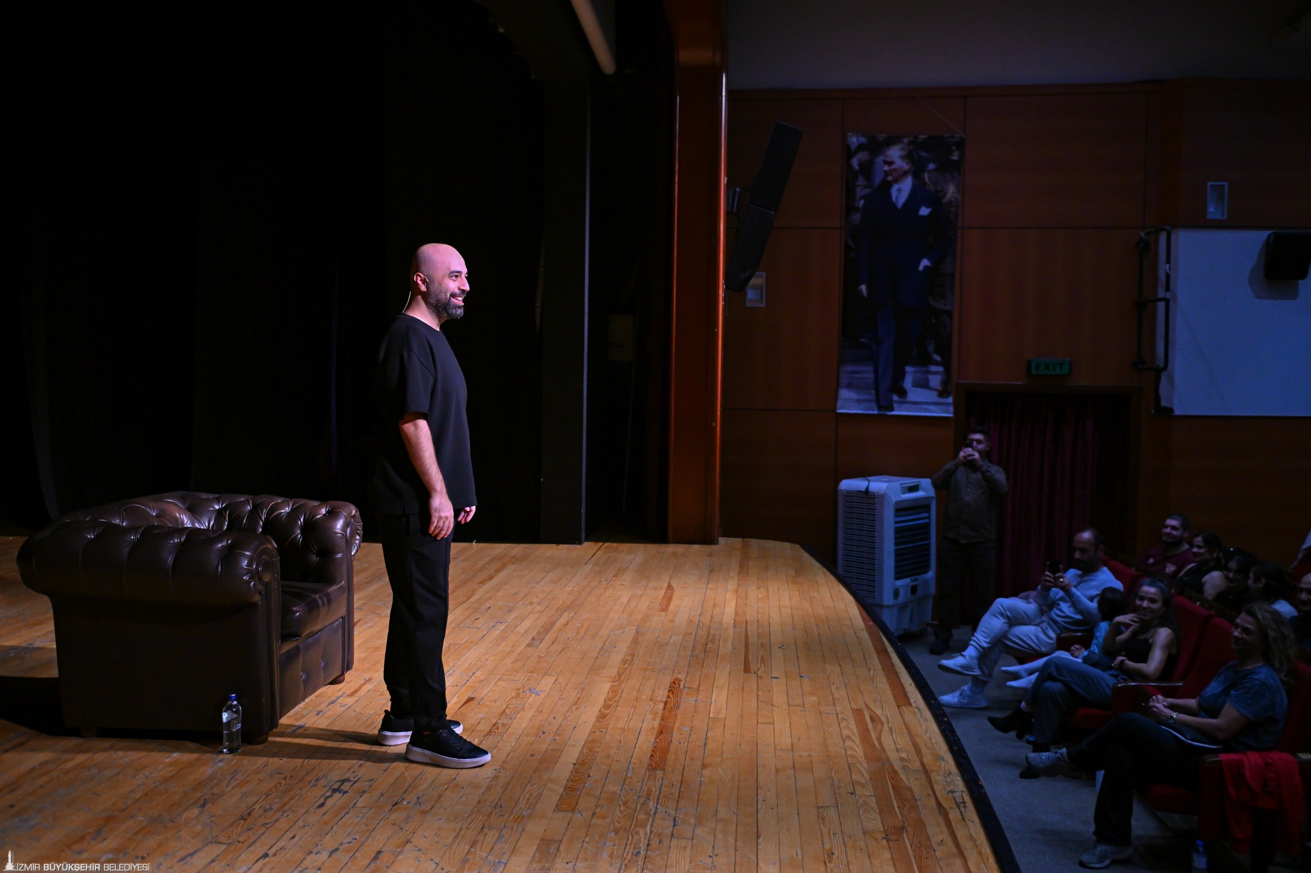 “Kitap fuarında sahne almak benim için ayrı bir mutluluk”