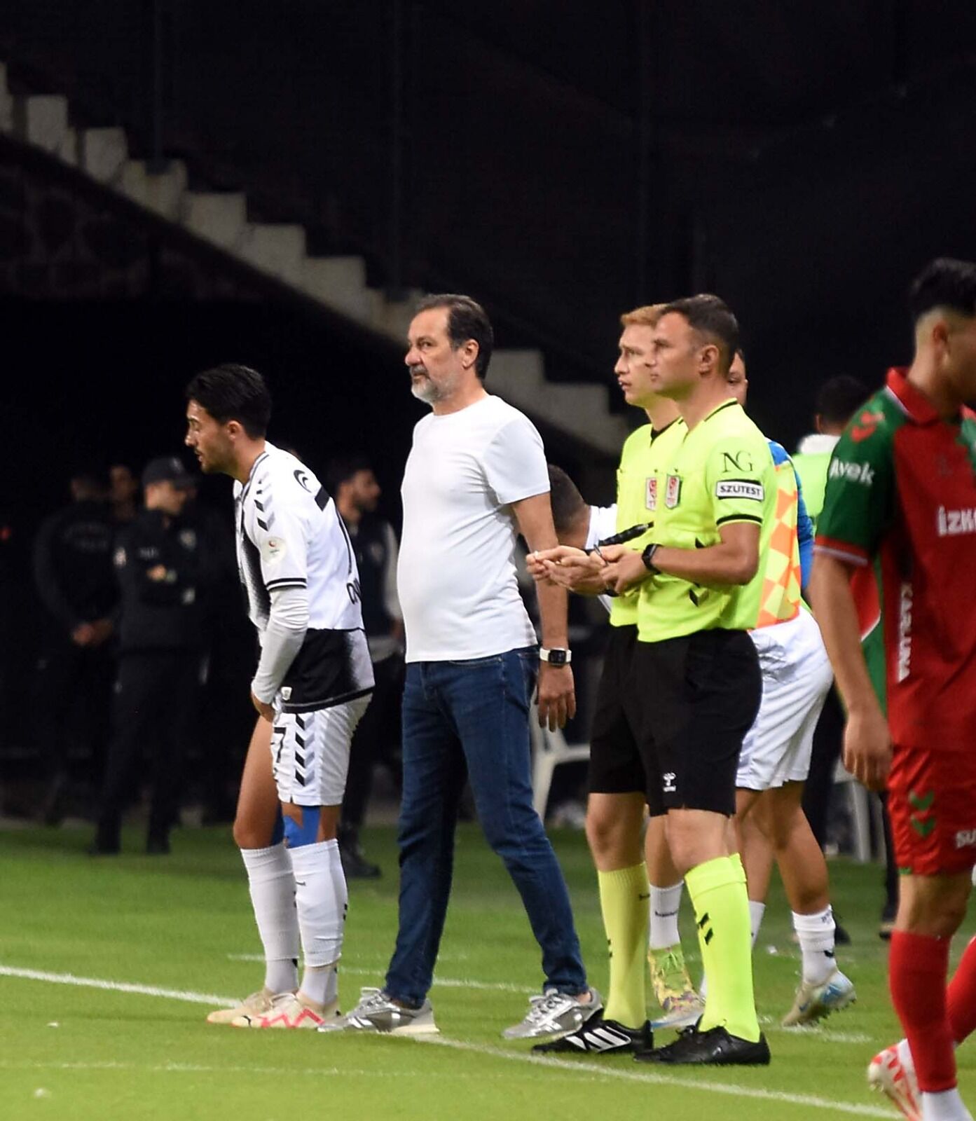 Karşıyaka'nın öfkesi altay derbisiyle zirvede