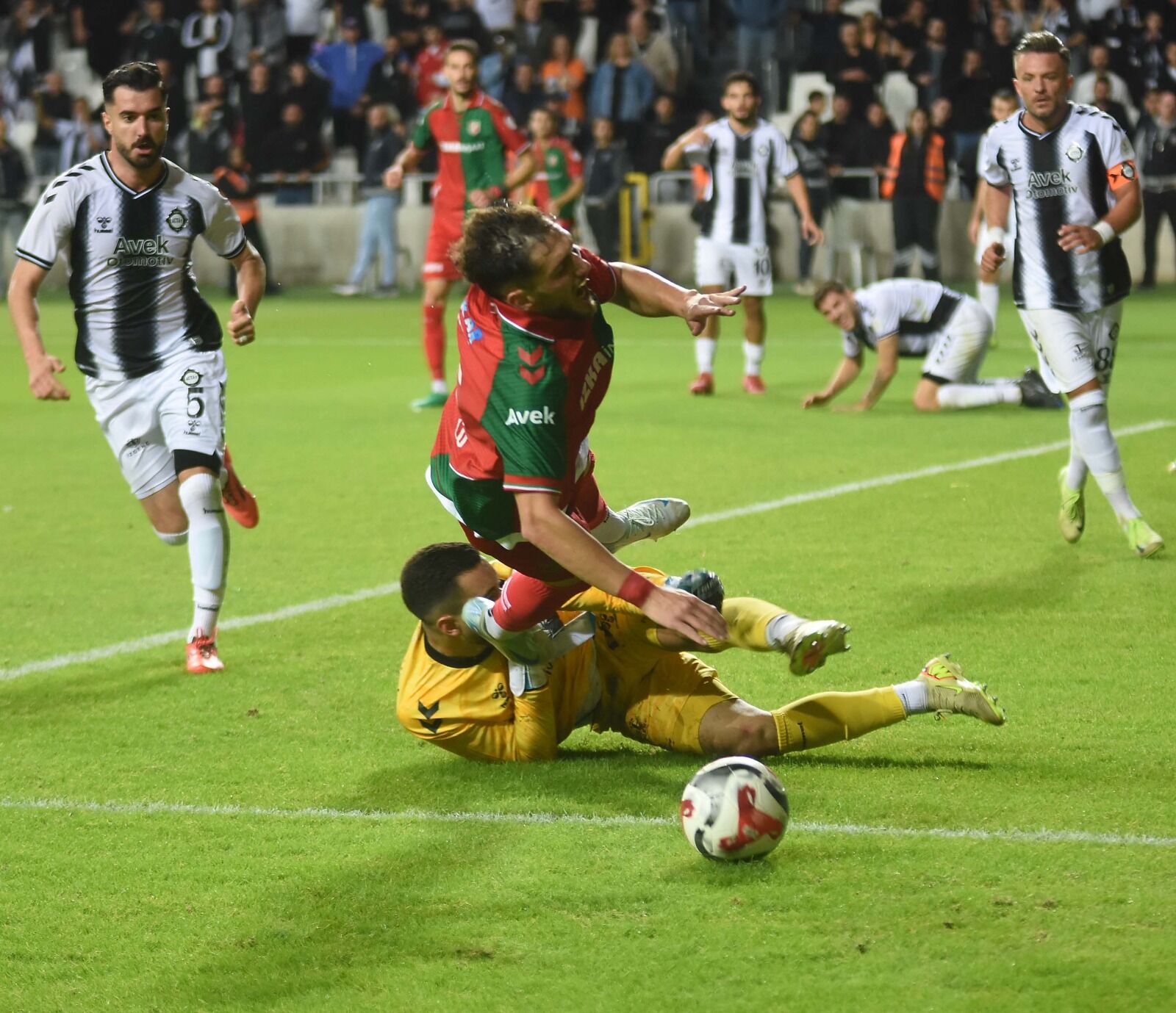 Tartışmalı Play-Off hakemi de listede