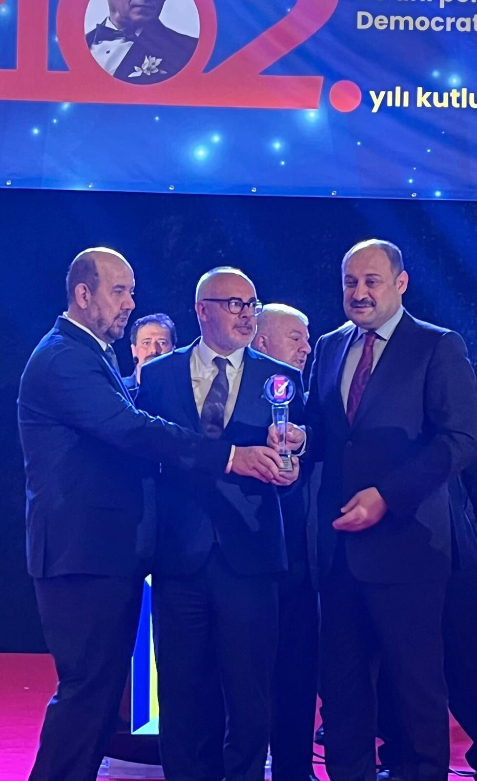 Yılın gazetecisi ödülü Hasan Çölmekçi’ye