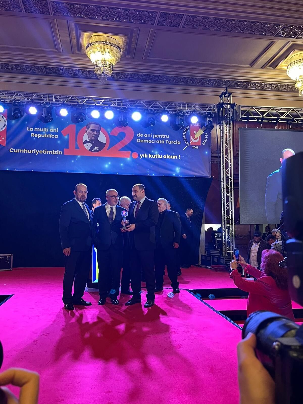 Yılın gazetecisi ödülü Hasan Çölmekçi’ye