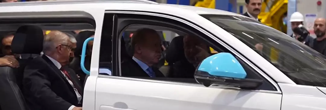 Erdoğan “limuzin” TOGG ile tören alanına geldi